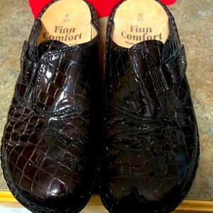 Finn comfort slipon shoes. Size 9.5/ 40